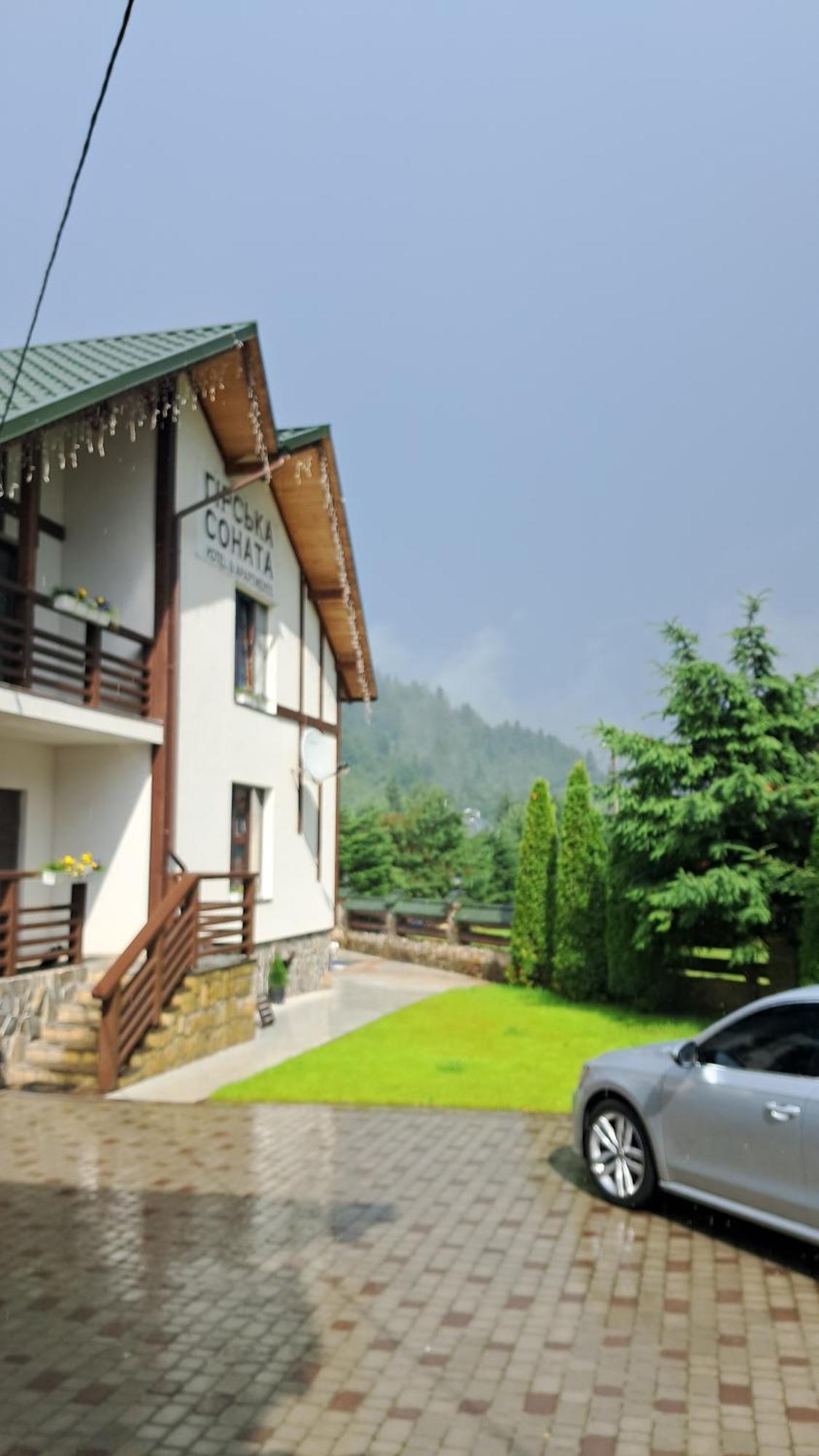 Girska Sonata Hotel & Apartments Mykulychyn Quarto foto